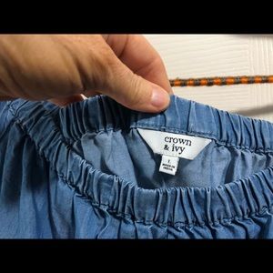 Like new off the shoulder shirt